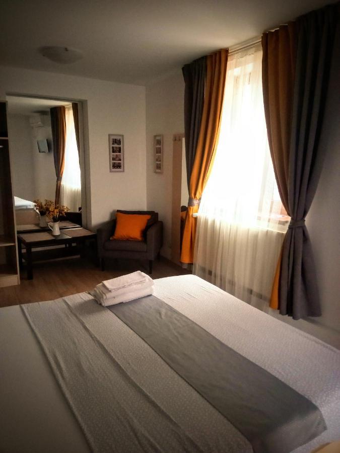 Central Guesthouse (Adults Only) Bucarest Exterior foto