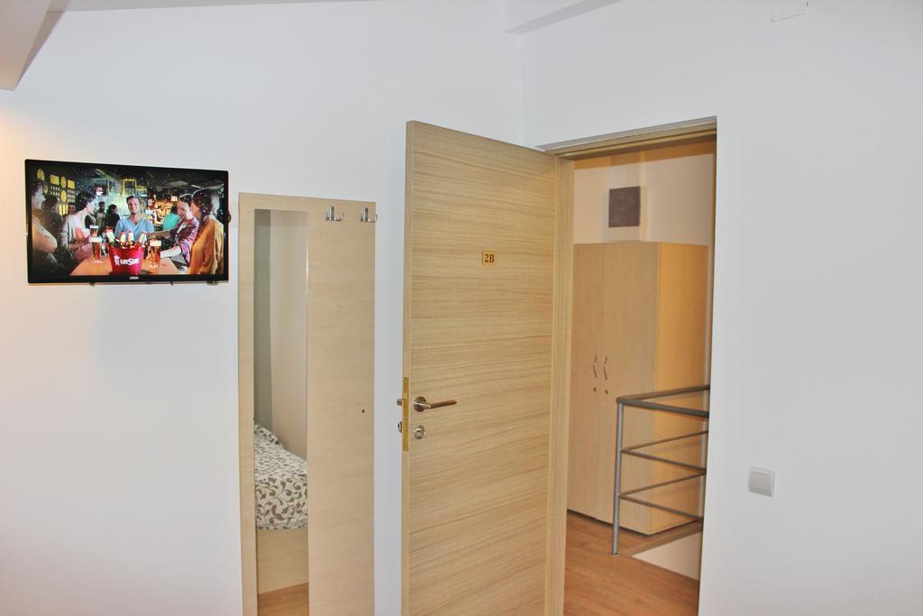 Central Guesthouse (Adults Only) Bucarest Exterior foto
