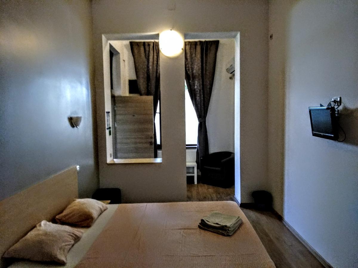 Central Guesthouse (Adults Only) Bucarest Exterior foto