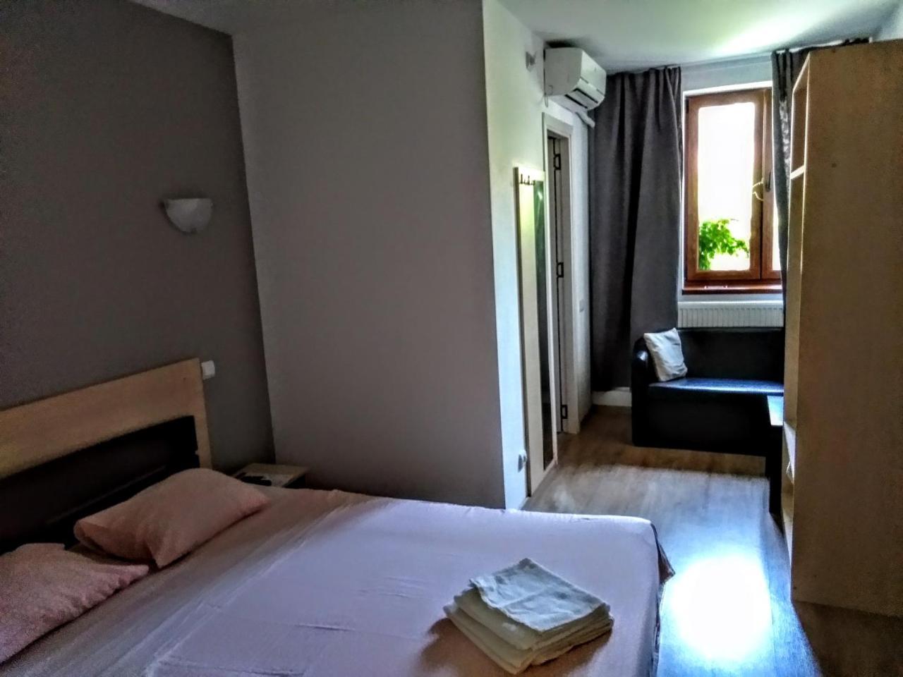 Central Guesthouse (Adults Only) Bucarest Exterior foto