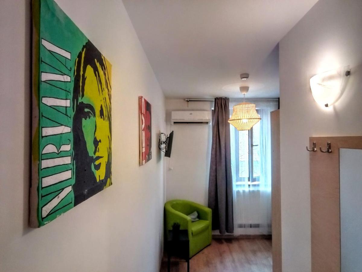 Central Guesthouse (Adults Only) Bucarest Exterior foto